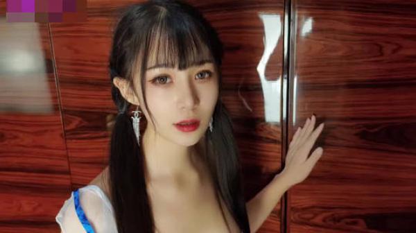 女导游推销纪念品勾引土豪游客-糖糖